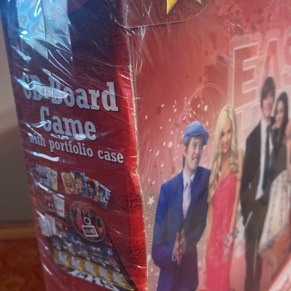 High School Musical 3 Senior Year CD Board Game with portfolio case. SEALED - Picture 3 of 7